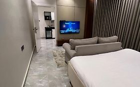استديو بتاثيث مودرن